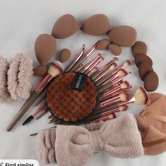 Other - Makeup Brush Set 40’pieces